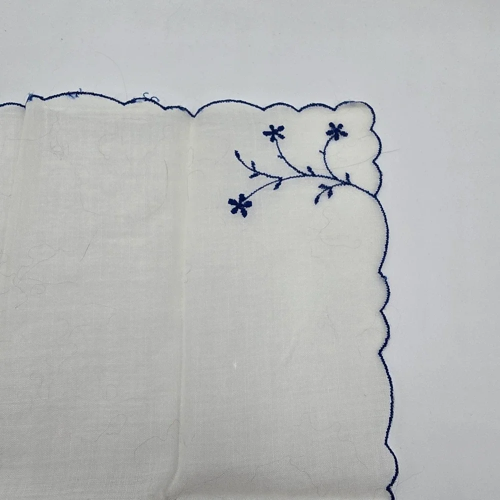 Vintage FLOWERS Ladies Handkerchief Hanky‎ Floral Blue White